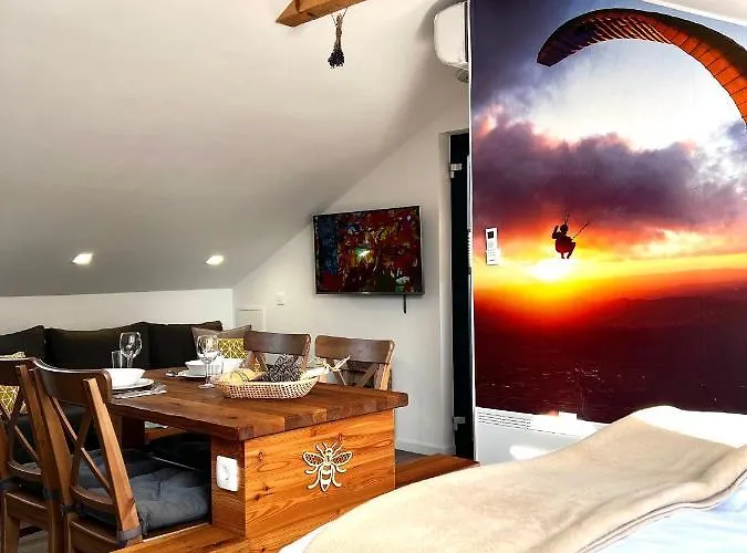 Beewood Apartment